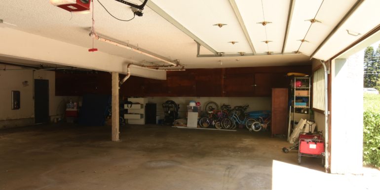 24_garage inside
